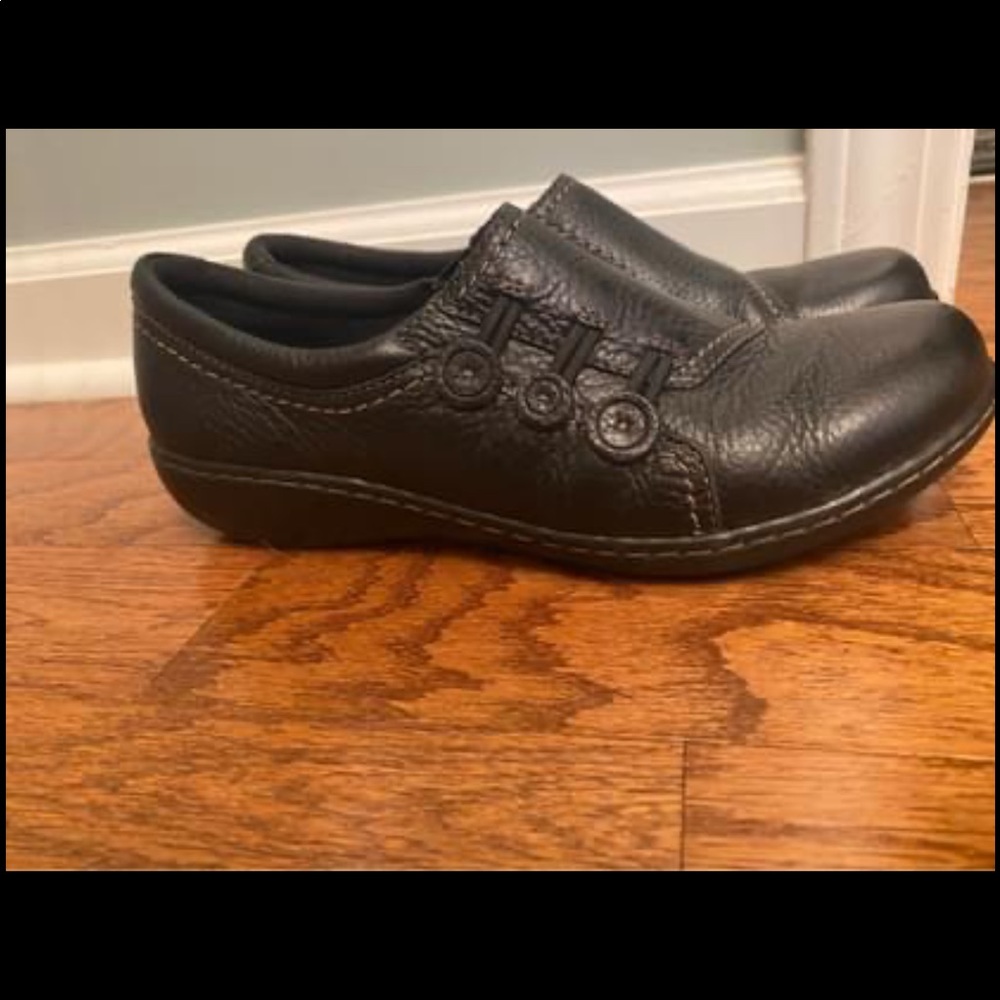 Black womenswear Clark shoes size 8